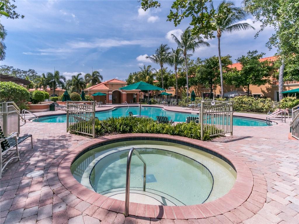 VILLAS AT HARBOR ISLES - Residential