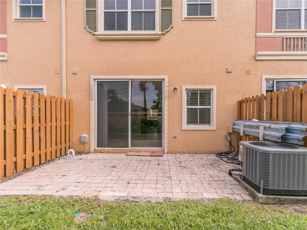 VILLAS AT HARBOR ISLES - Residential