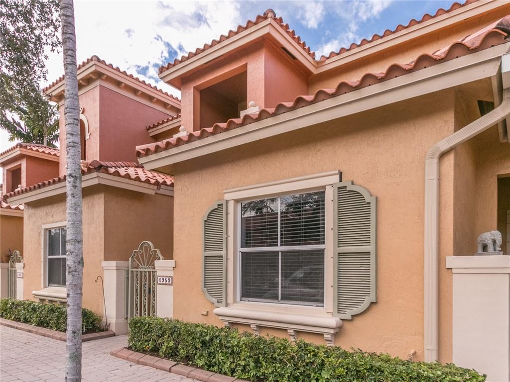 VILLAS AT HARBOR ISLES - Residential