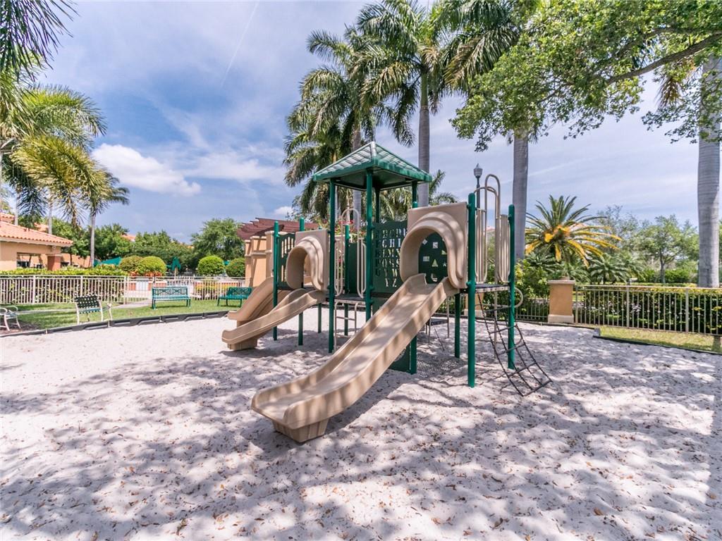 VILLAS AT HARBOR ISLES - Residential