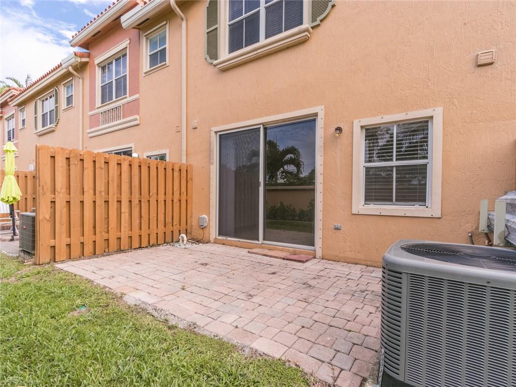 VILLAS AT HARBOR ISLES - Residential