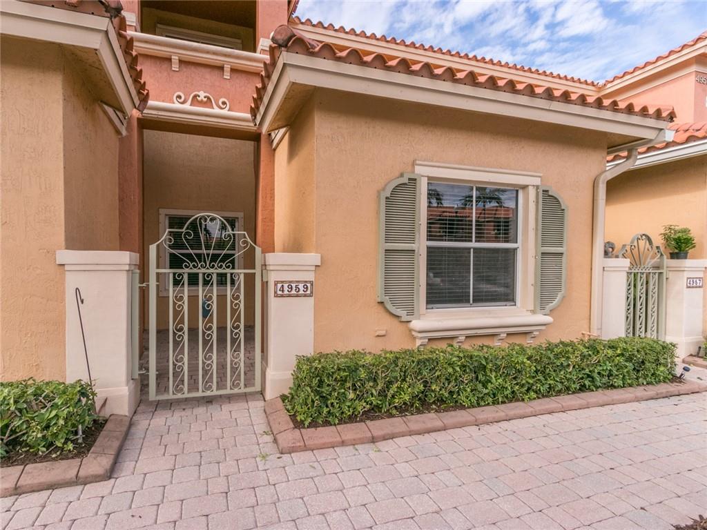 VILLAS AT HARBOR ISLES - Residential