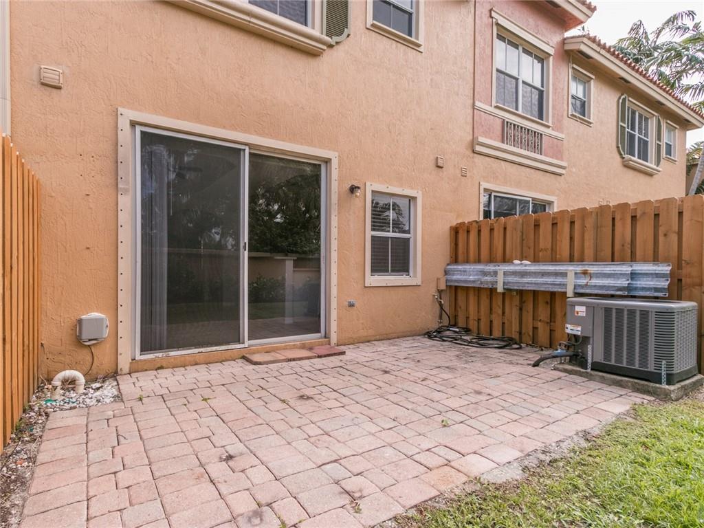 VILLAS AT HARBOR ISLES - Residential