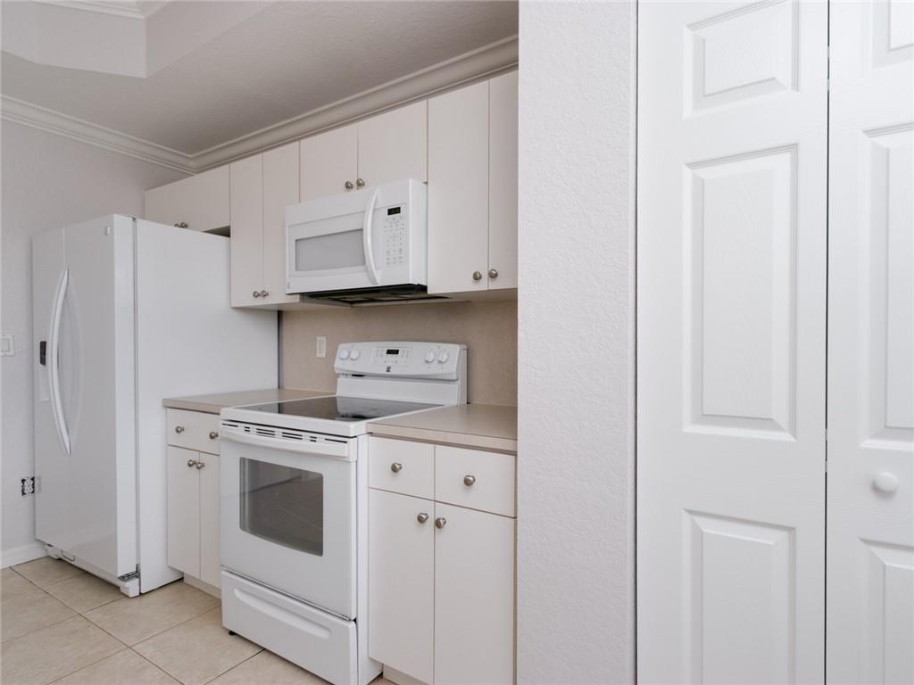 VILLAS AT HARBOR ISLES - Residential