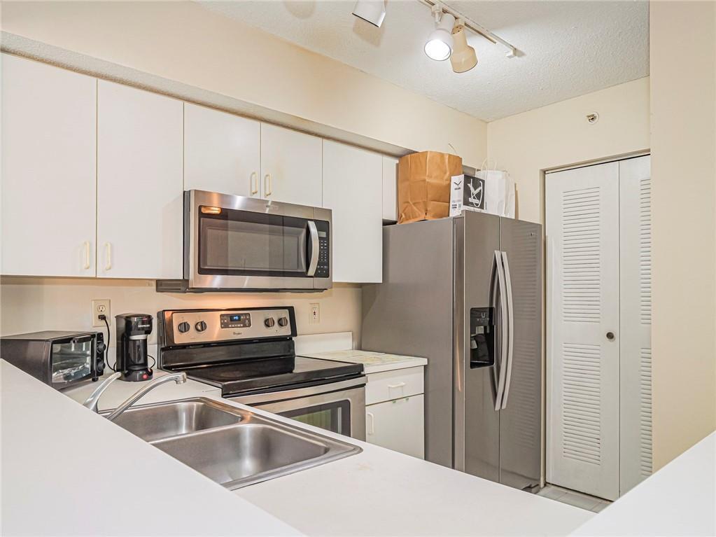 LAGUNA OF VERO BEACH - Residential