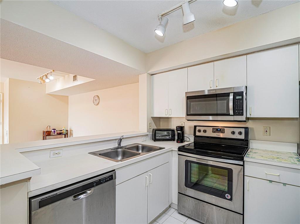 LAGUNA OF VERO BEACH - Residential