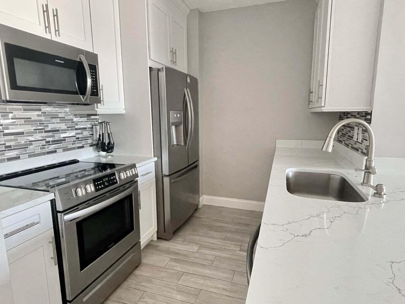 Location, location, location! Live walking distance to everything Downtown West Palm Beach has to offer; shopping, restaurants, nightlife and entertainment. This pet-friendly, bright one bedroom apartment features an updated kitchen and appliances, updated bathroom, washer/ dryer in the unit and a large walk in closet. The community amenities include a swimming pool, jacuzzi, covered parking garage, fitness center, 24 hour front desk & clubhouse.