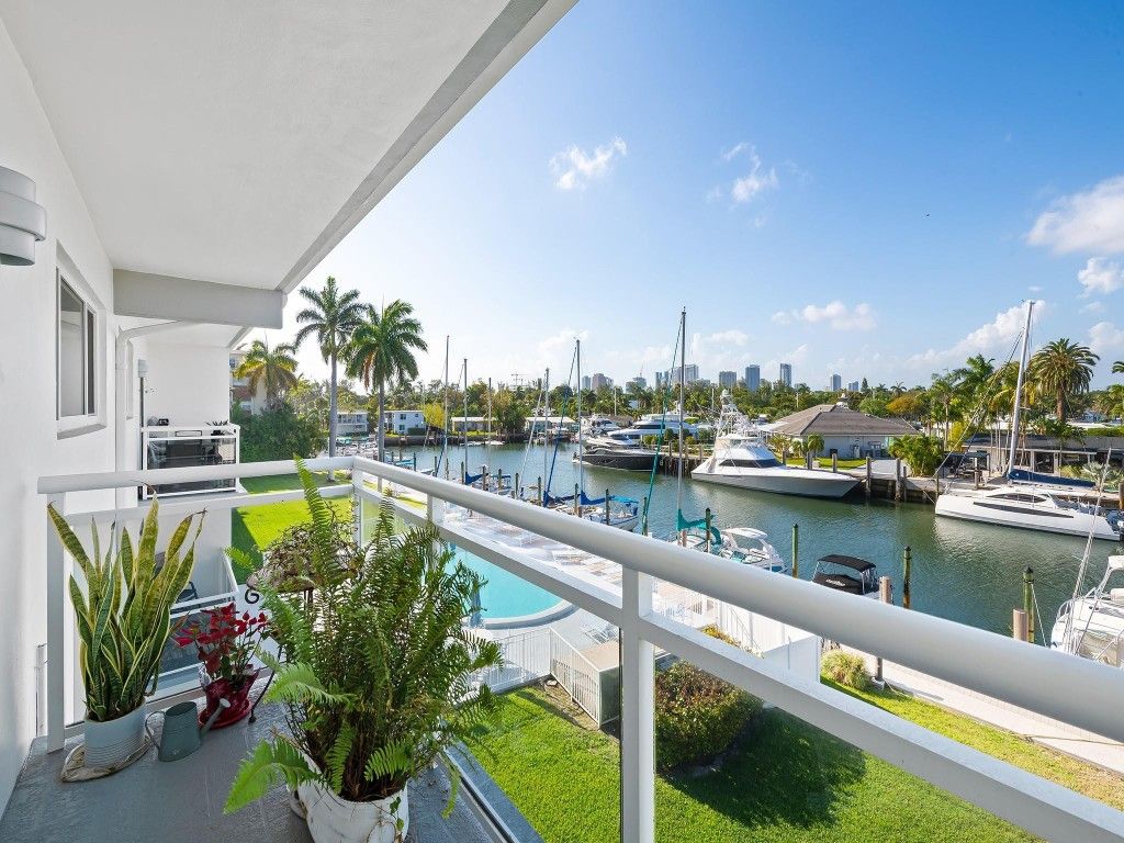 Photo of 1475 SE 15th Street #311, Fort Lauderdale, FL 33316 (MLS # F10533598)