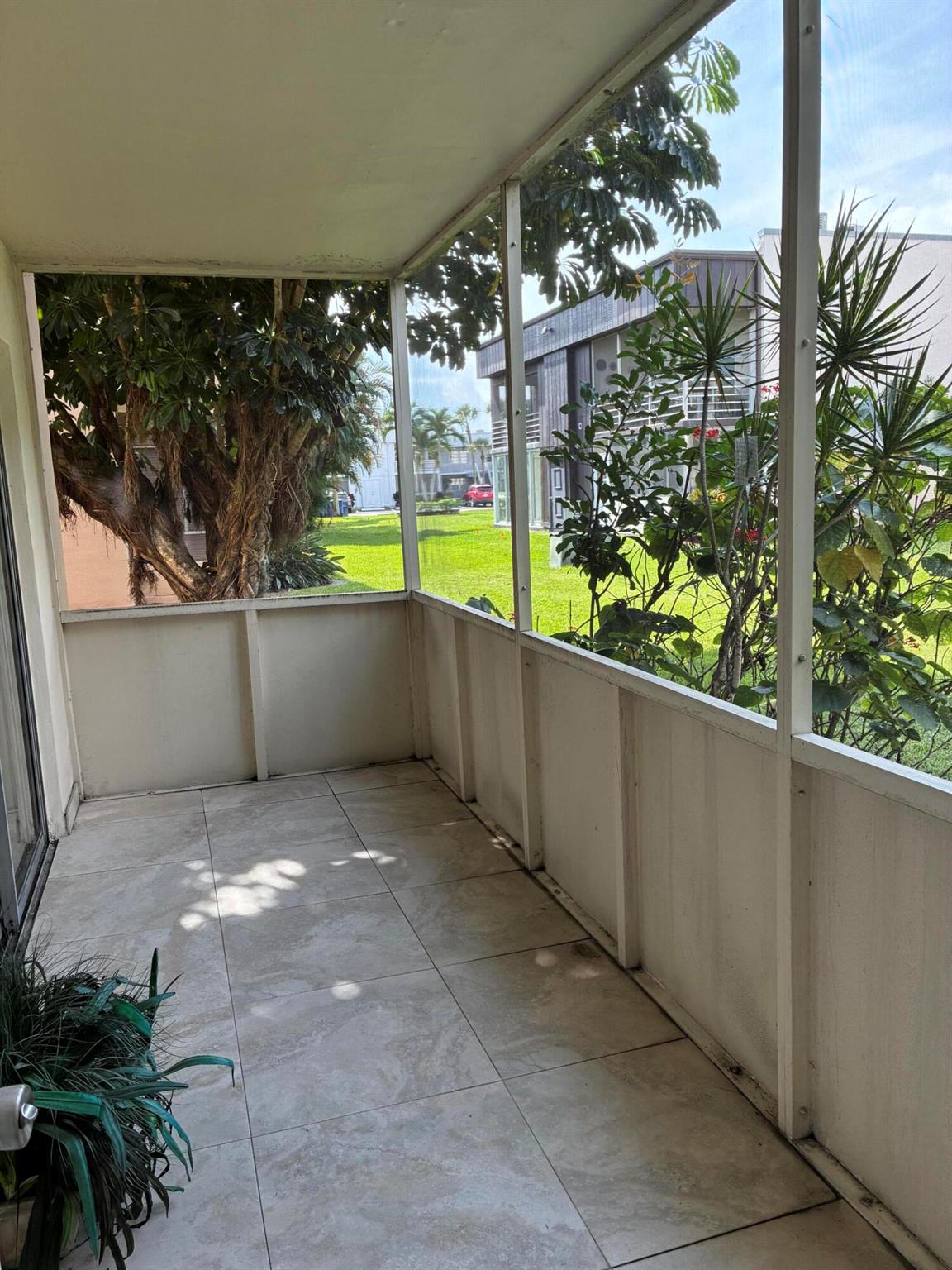 KINGS POINT BURGUNDY COND - Residential Lease