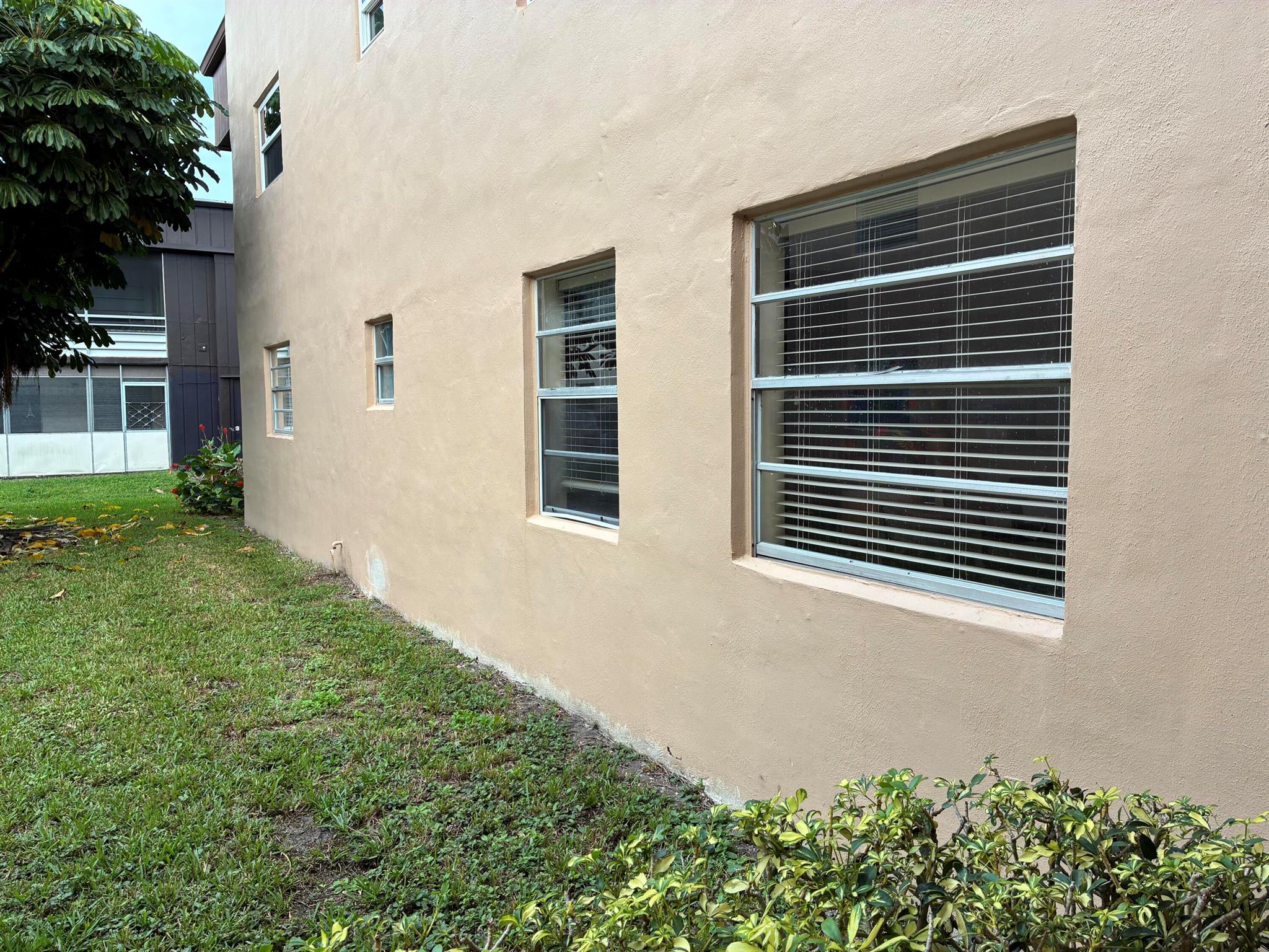 KINGS POINT BURGUNDY COND - Residential Lease