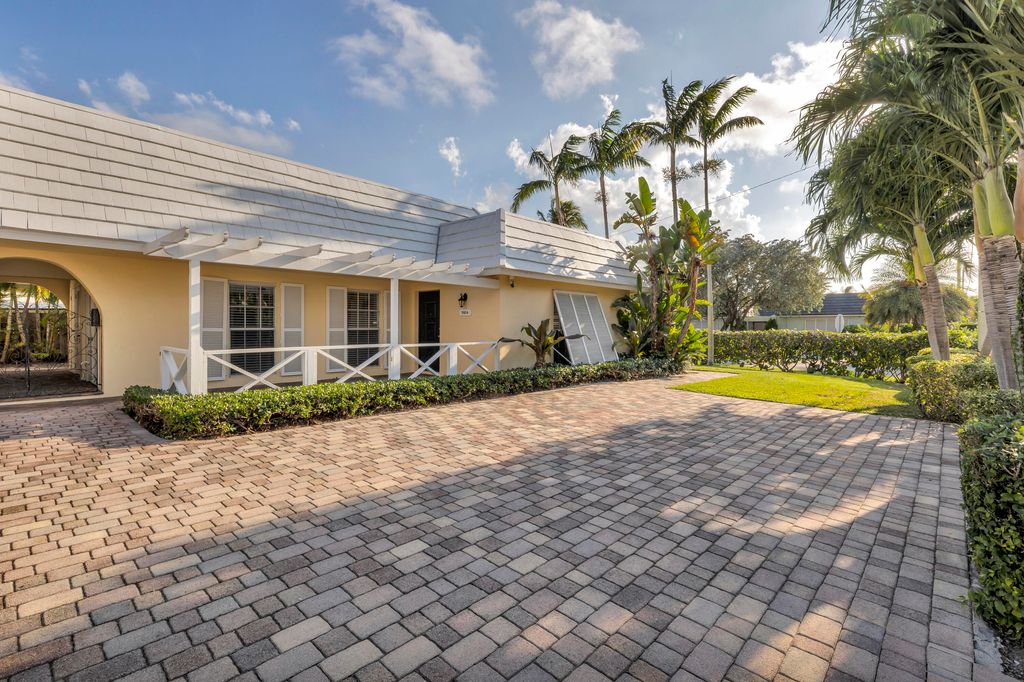 Photo of 900 NE 4th Street #B, Boca Raton, FL 33432 (MLS # R11160556)