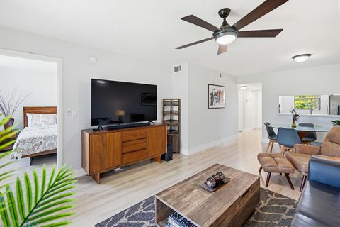 Tiny photo for 7245 Golf Colony Court #204, Lake Worth, FL 33467 (MLS # B26022319)