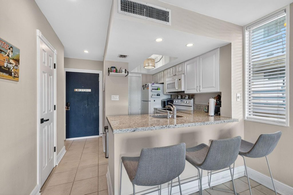 Photo of 1531 SE 15th St #6, Fort Lauderdale, FL 33316 (MLS # F10541979)