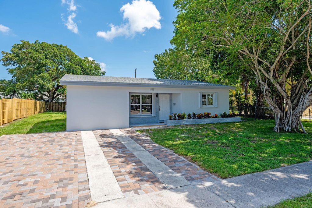 Photo of 815 Hunter Street, West Palm Beach, FL 33405 (MLS # R11111694)