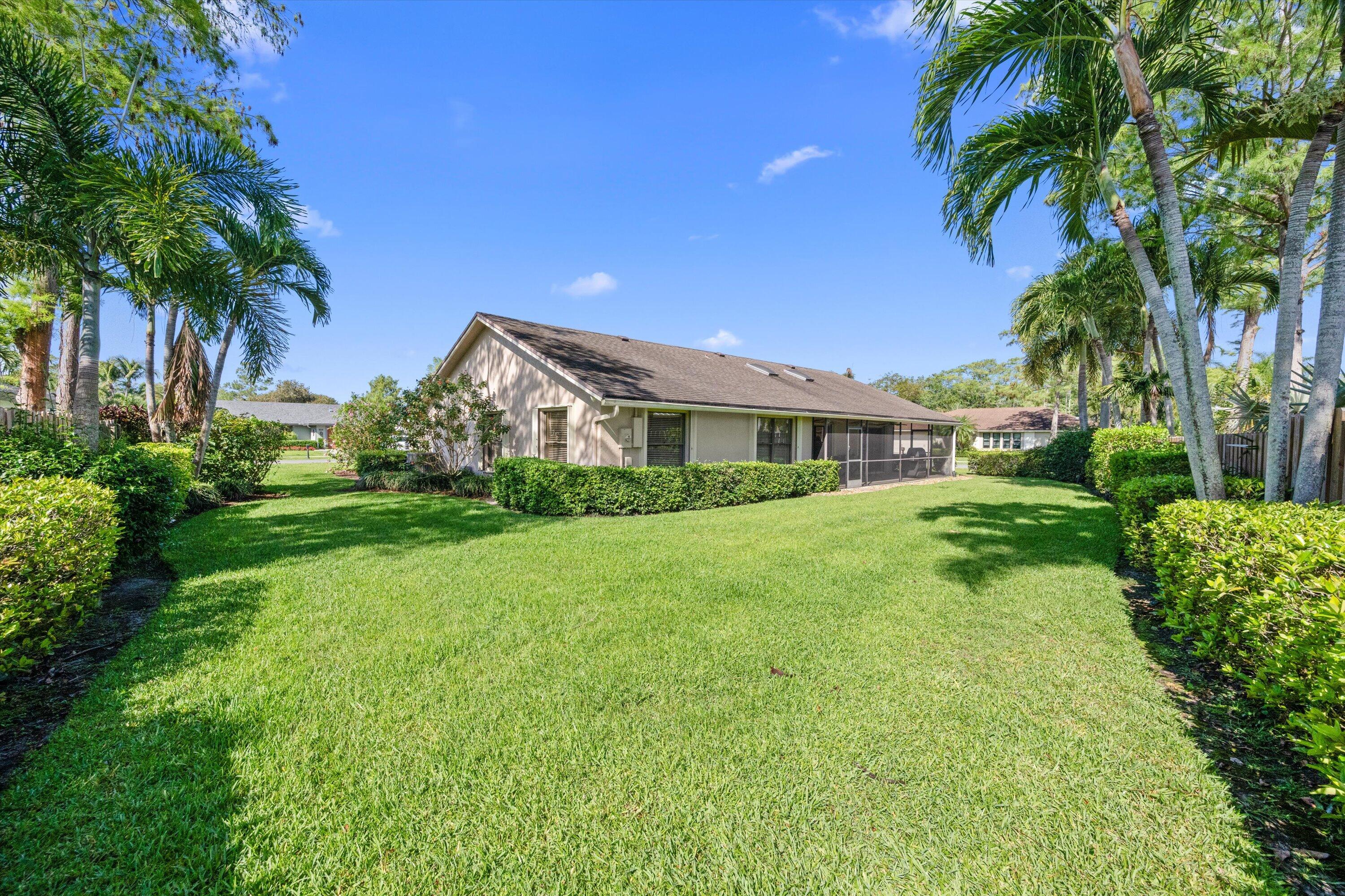 SUGAR POND MANOR OF WELLINGTON - Residential