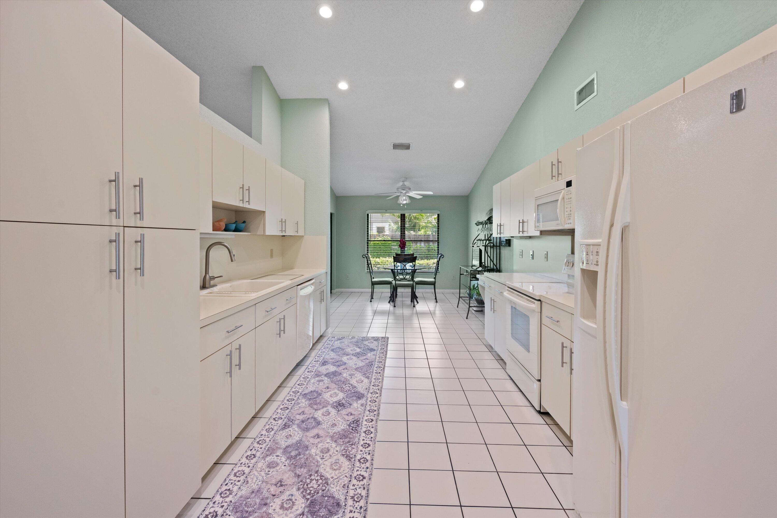 SUGAR POND MANOR OF WELLINGTON - Residential