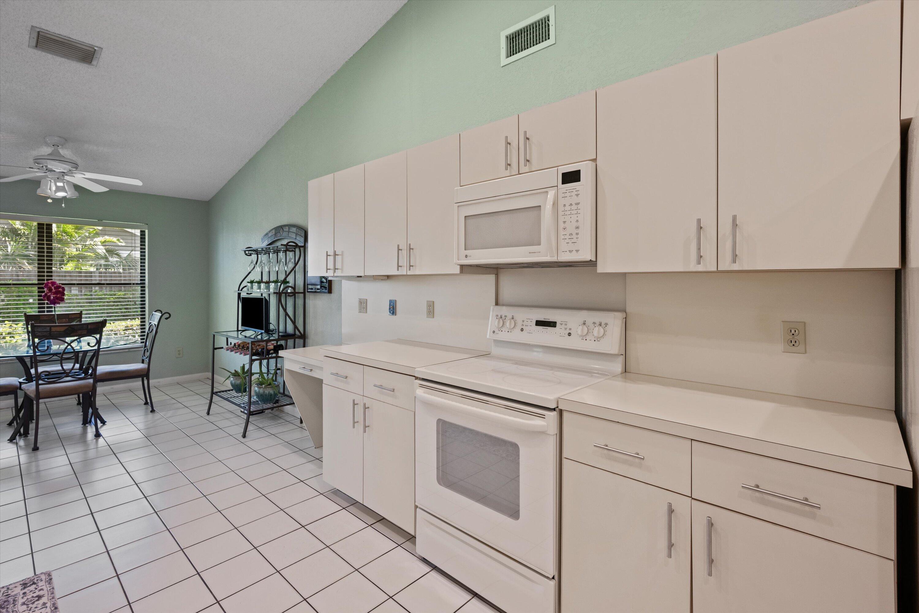 SUGAR POND MANOR OF WELLINGTON - Residential