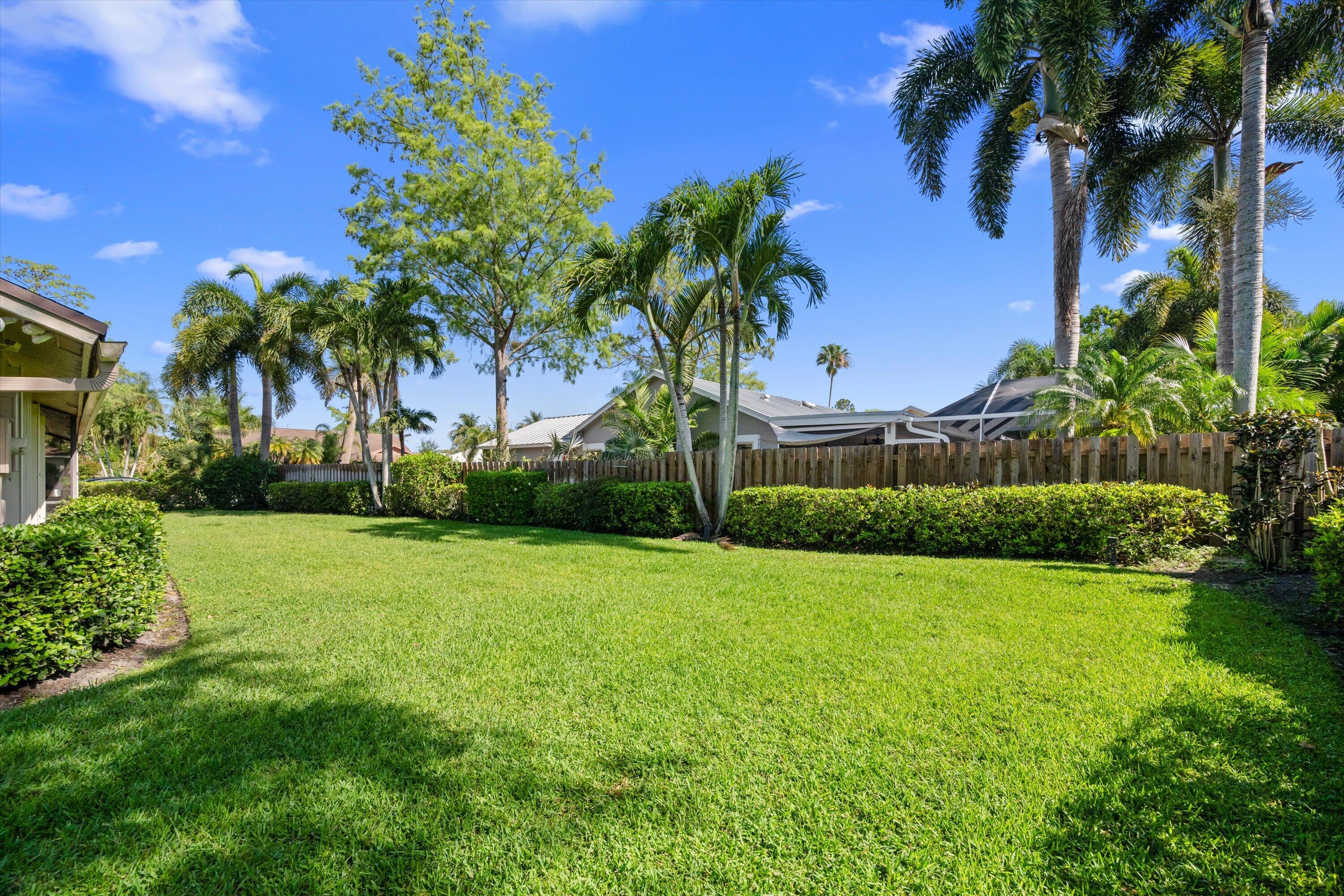 SUGAR POND MANOR OF WELLINGTON - Residential