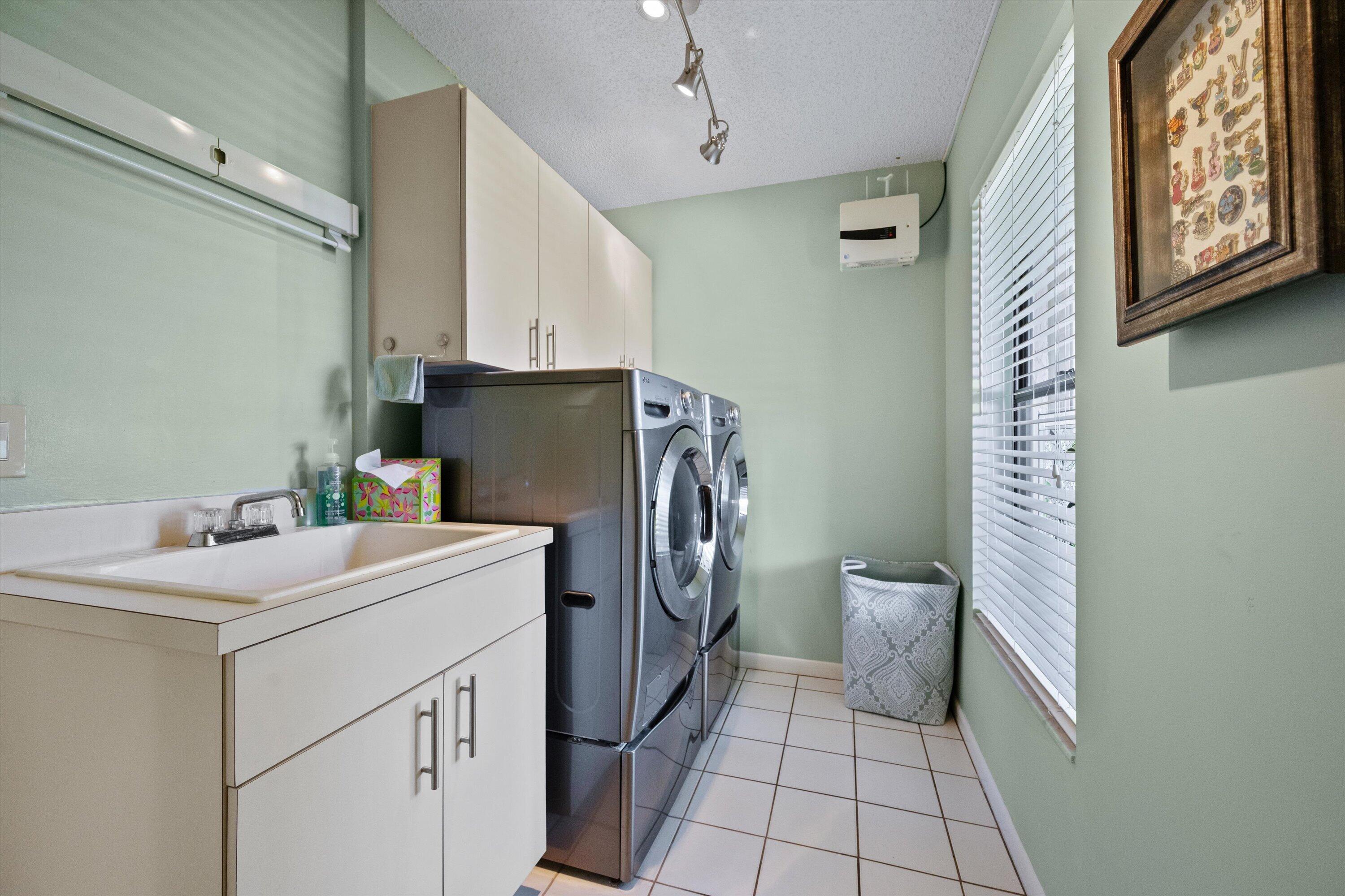 SUGAR POND MANOR OF WELLINGTON - Residential