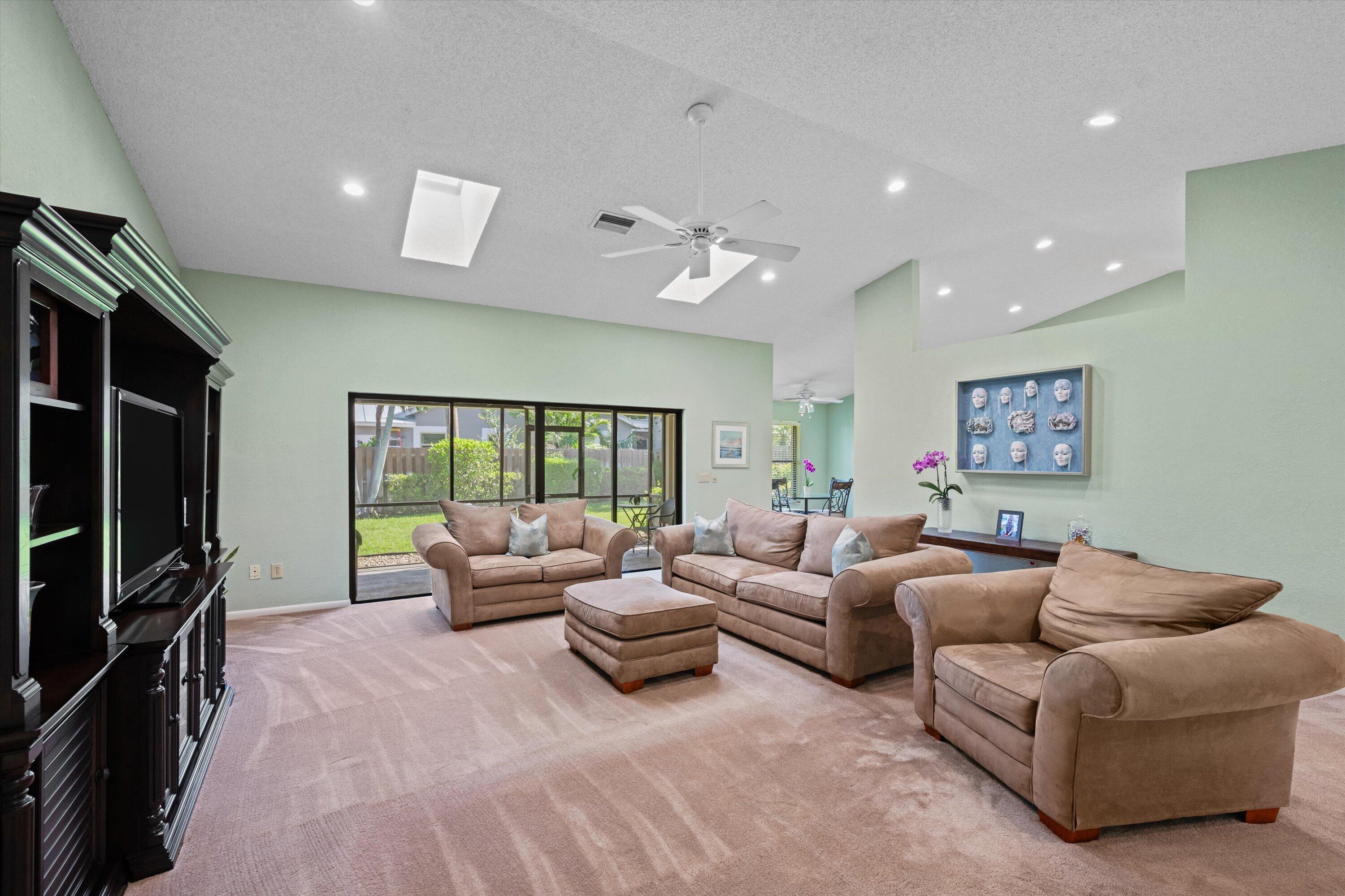 SUGAR POND MANOR OF WELLINGTON - Residential