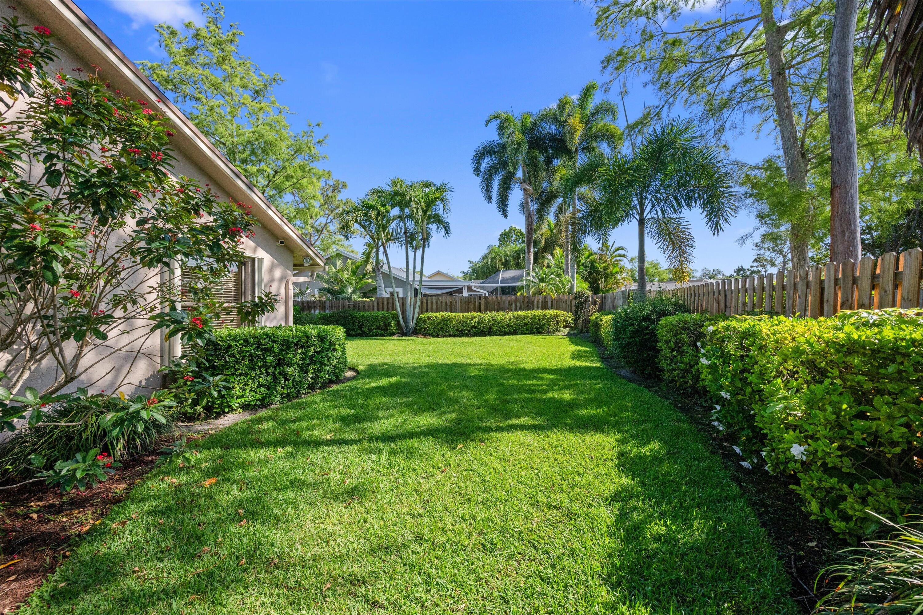 SUGAR POND MANOR OF WELLINGTON - Residential