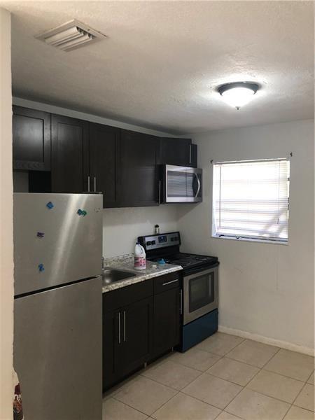 Beautiful 2 bedroom 1 bathroom apartment on a quiet neighborhood , must have a stable job and clean background