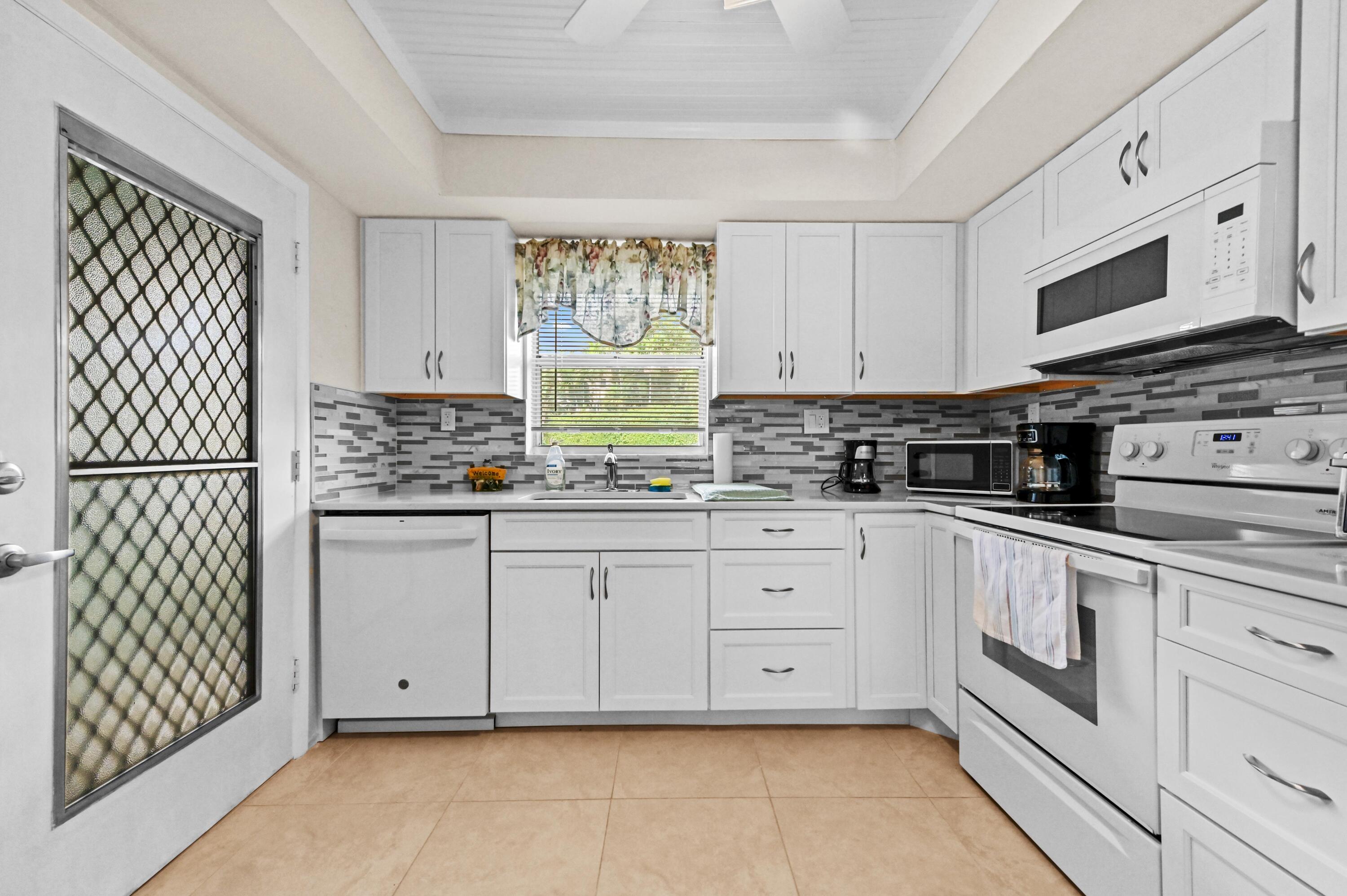 QUEENS COVE HOUSE - Residential