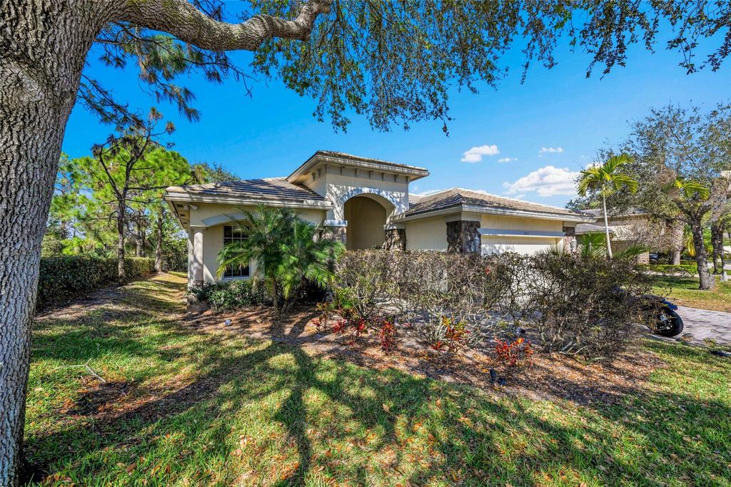 Photo of 9671 Osprey Isles Boulevard, Palm Beach Gardens, FL 33412 (MLS # F10541525)