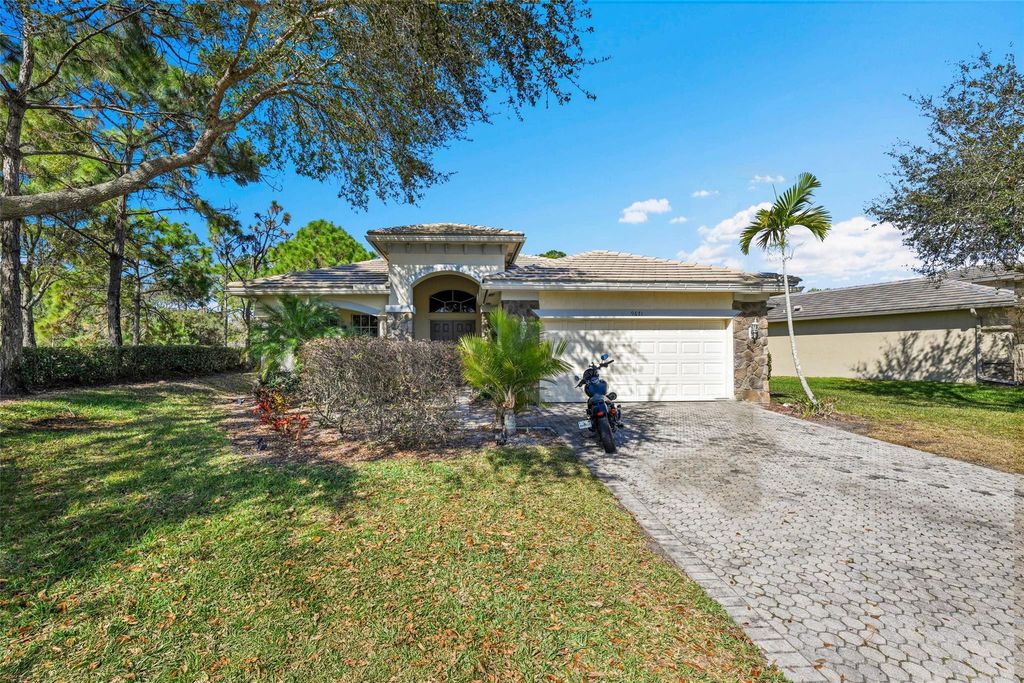 Photo of 9671 Osprey Isles Boulevard, Palm Beach Gardens, FL 33412 (MLS # F10541525)