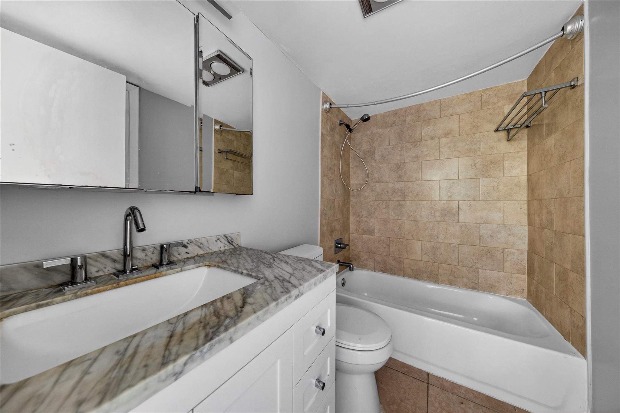 Gateway Arms Condo - Residential Lease