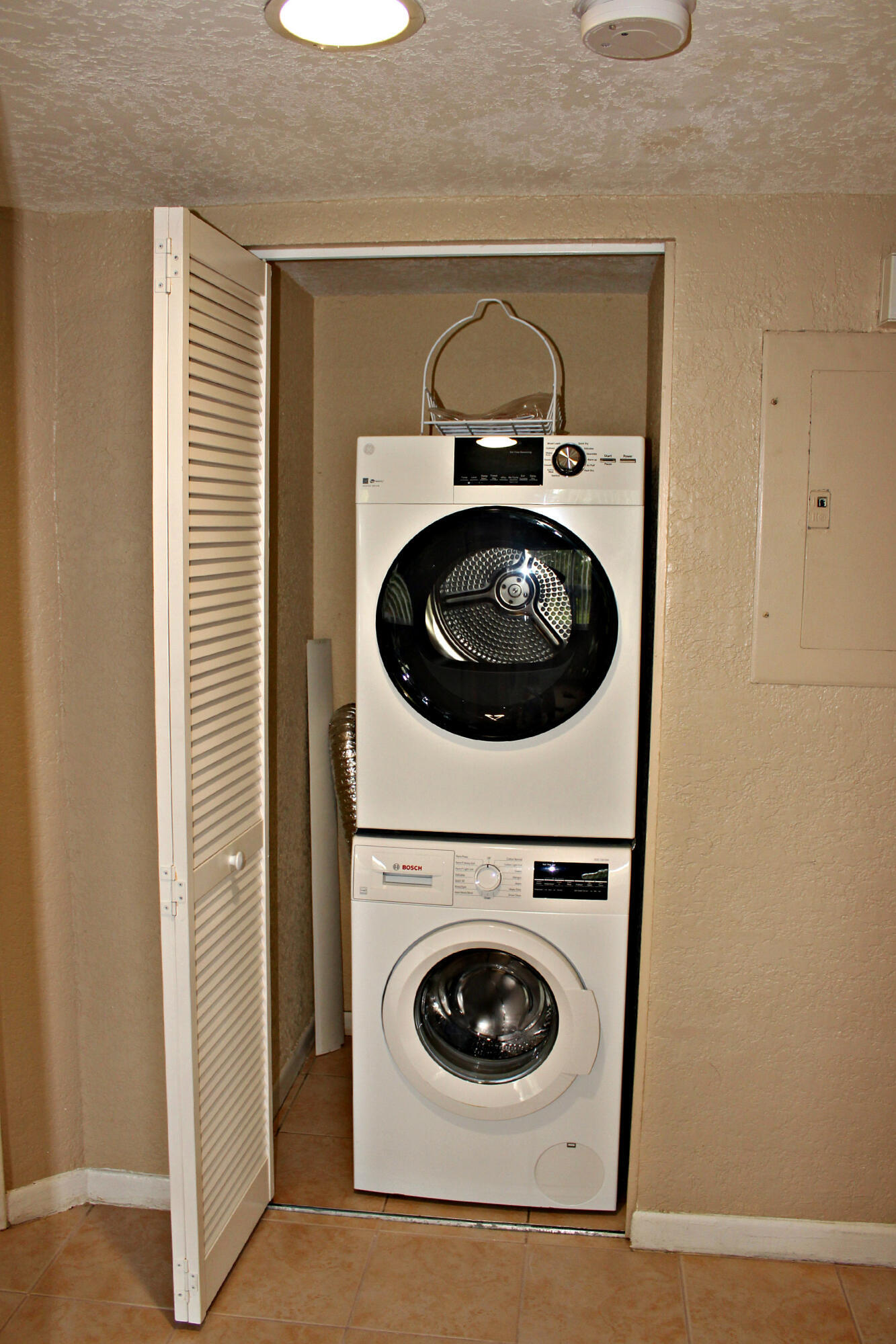 MIDPORT PLACE I, A CONDOMINIUM - Residential