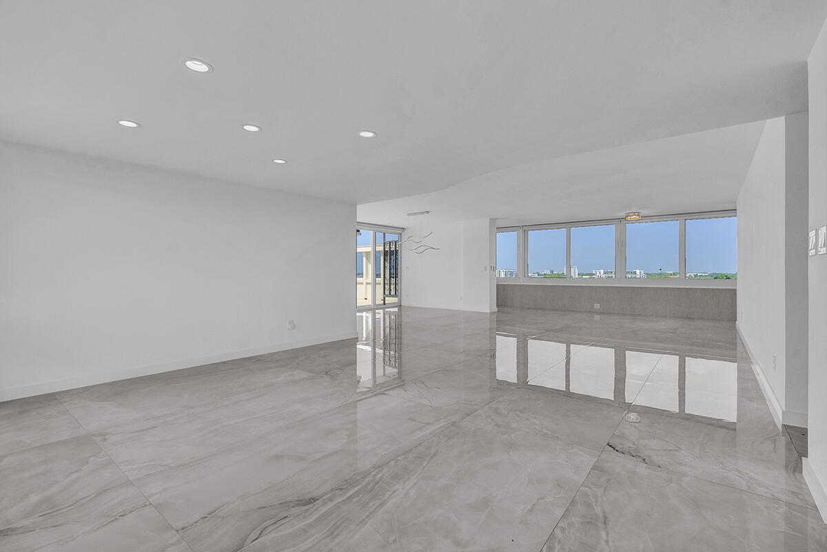 201 N Riverside Drive 802