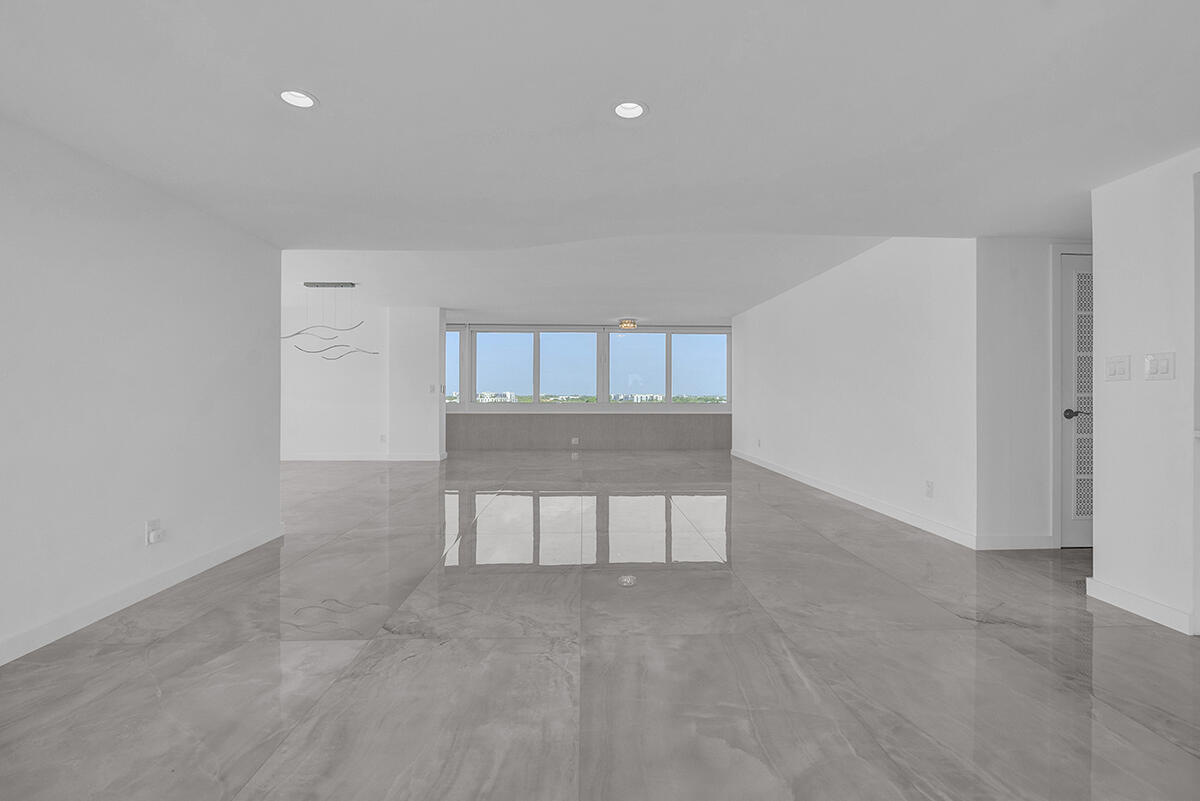 201 N Riverside Drive 802