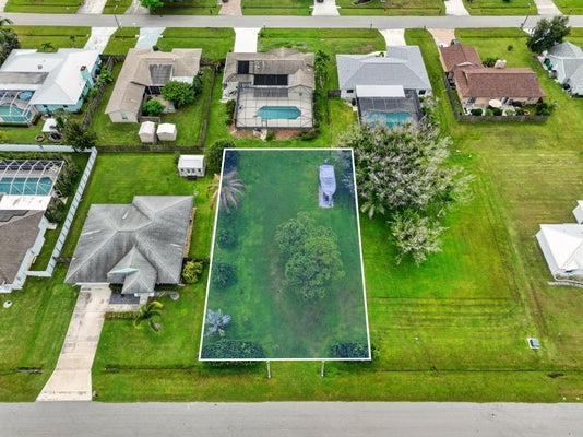 642 SE TANNER AVE, PORT SAINT LUCIE, FL 34984 - Image 467948bf649eb2d4a67fa1d35fcdbdc1/2464887964