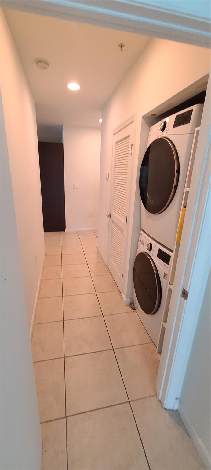 ELOQUENCE ON THE BAY - Residential Lease