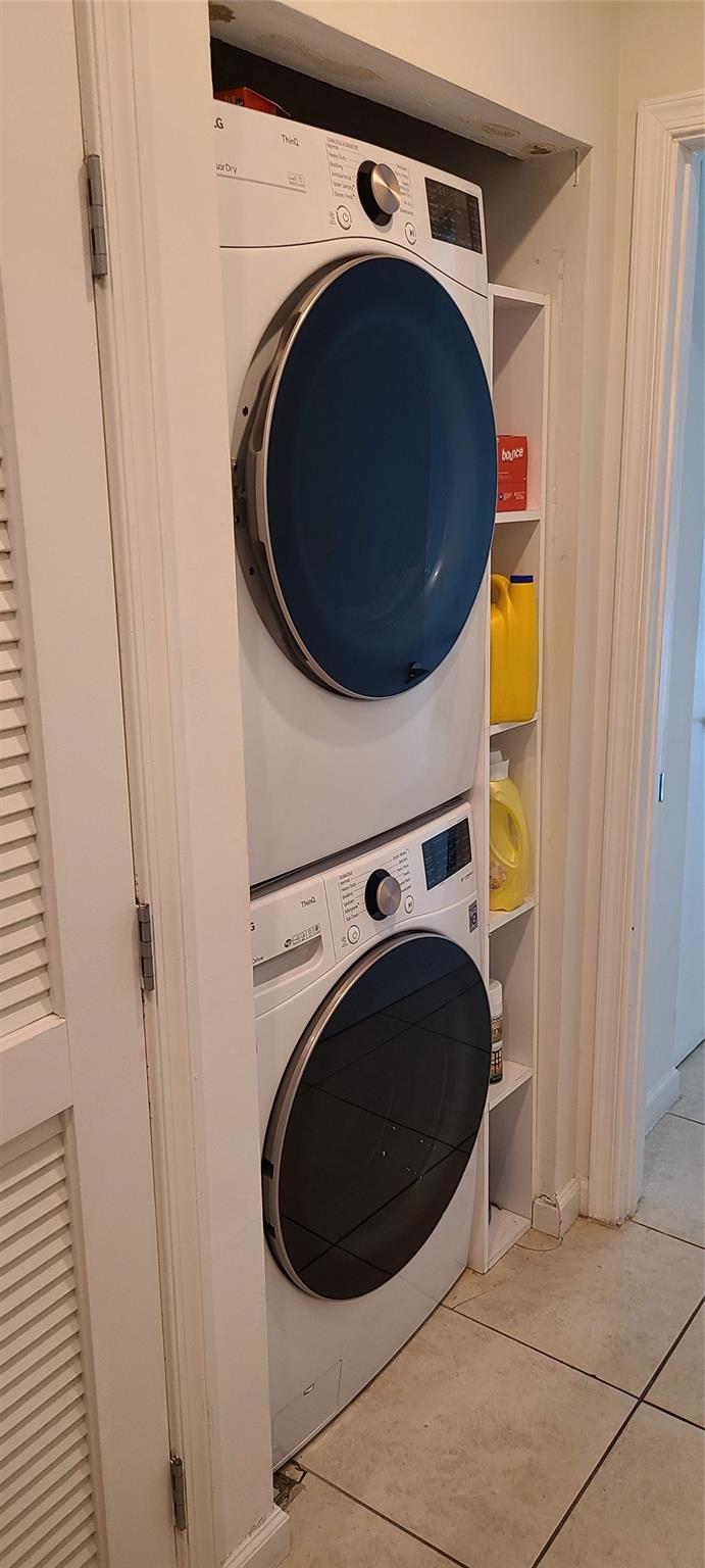 ELOQUENCE ON THE BAY - Residential Lease