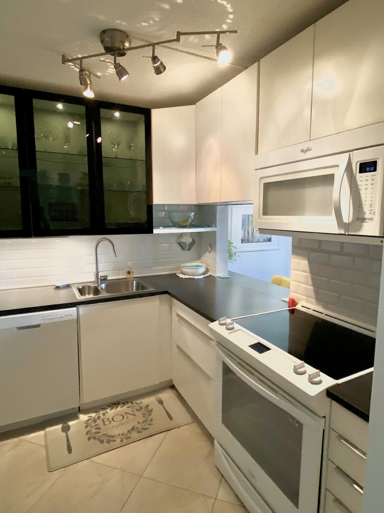 LAKE CLARKE GARDENS CONDO 9 - Residential