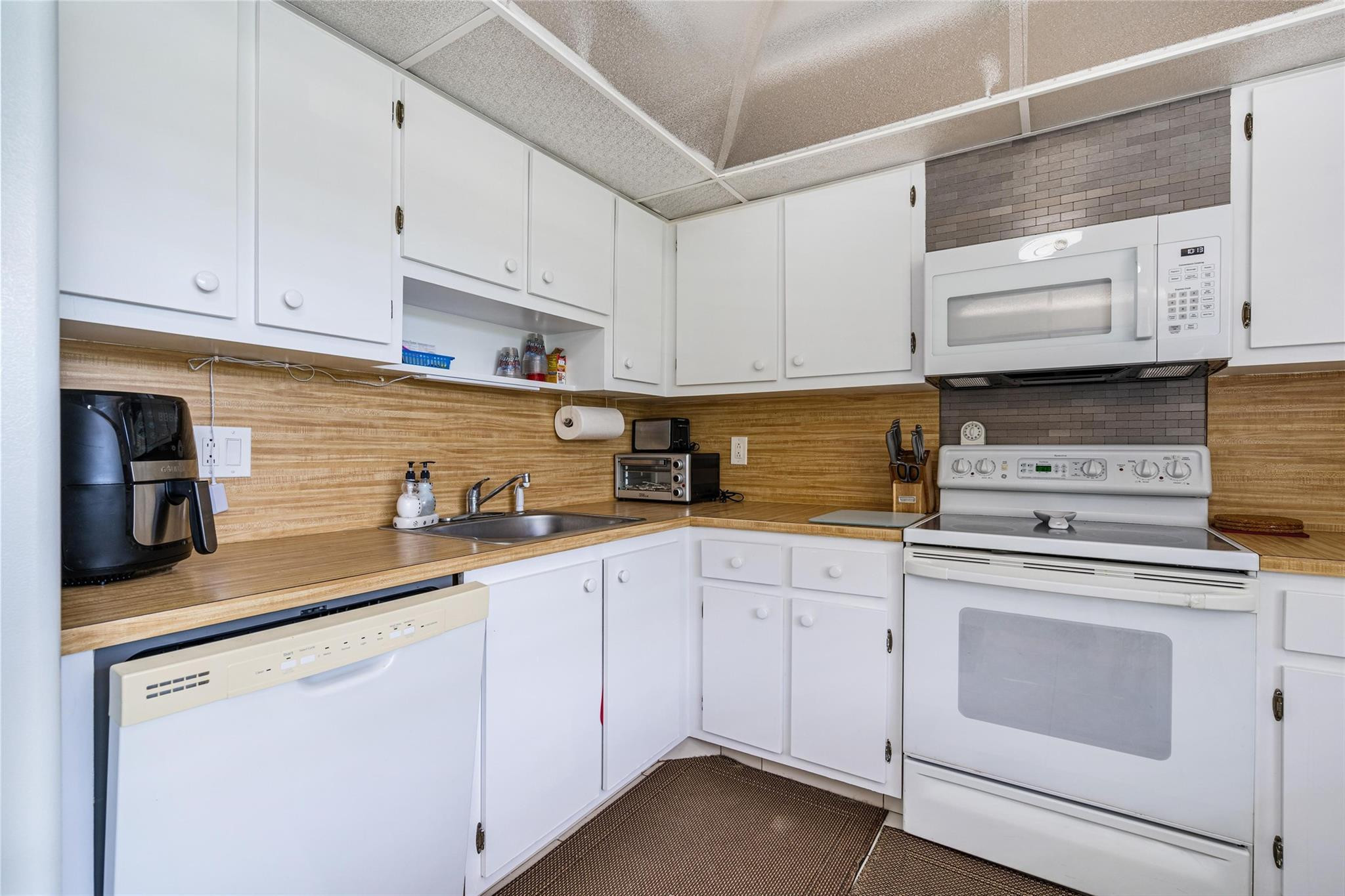 NO 114 PALM-AIRE COUNTRY CLUB - Residential