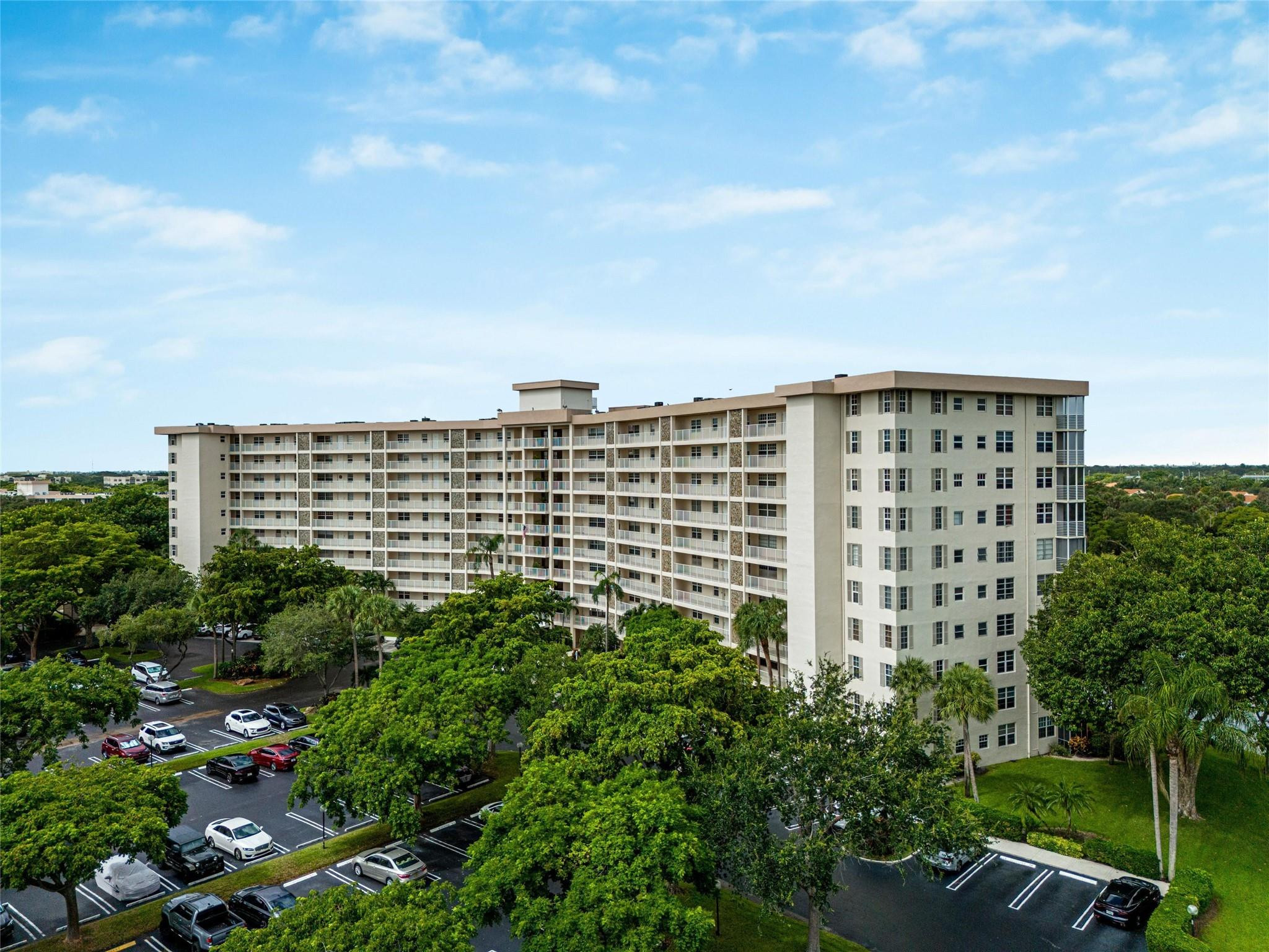 NO 114 PALM-AIRE COUNTRY CLUB - Residential