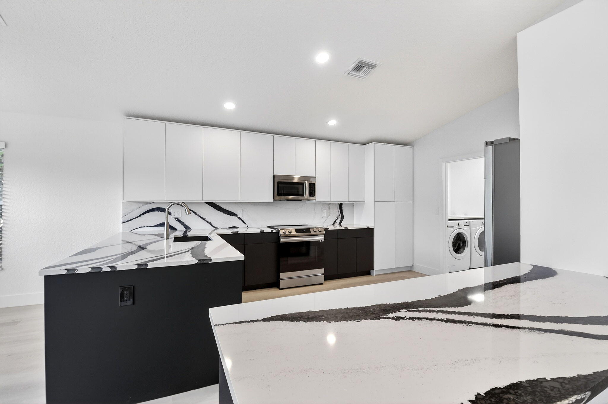 VALENCIA ISLES 3 - Residential