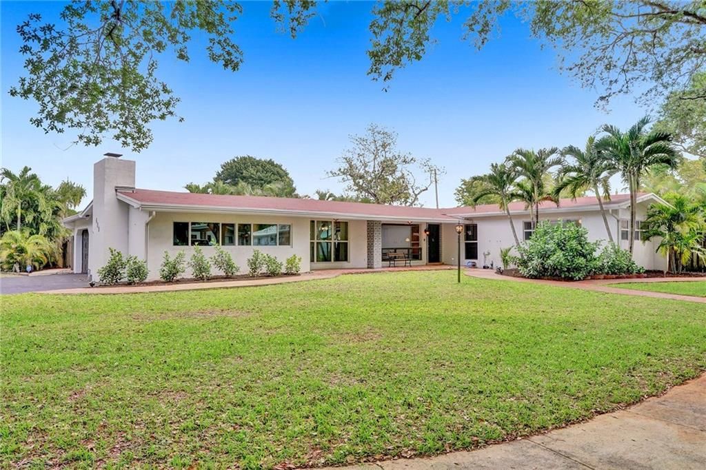 Photo of 600 Holly Ln, Plantation, FL 33317 (MLS # F10275914)