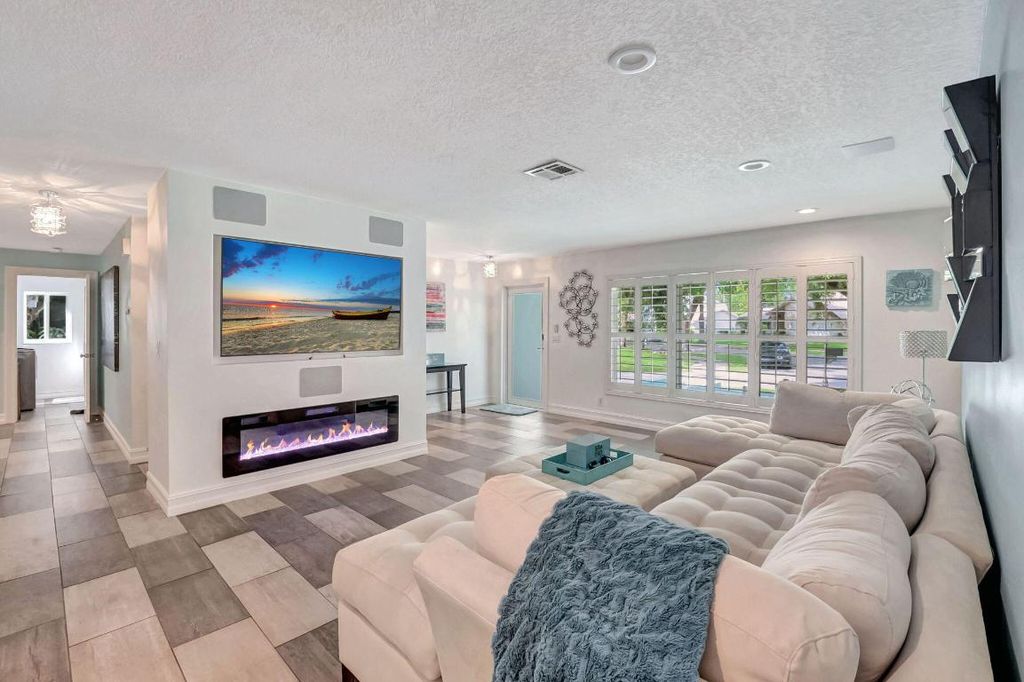 Photo of 2416 NW 32nd Street, Boca Raton, FL 33431 (MLS # R10991999)