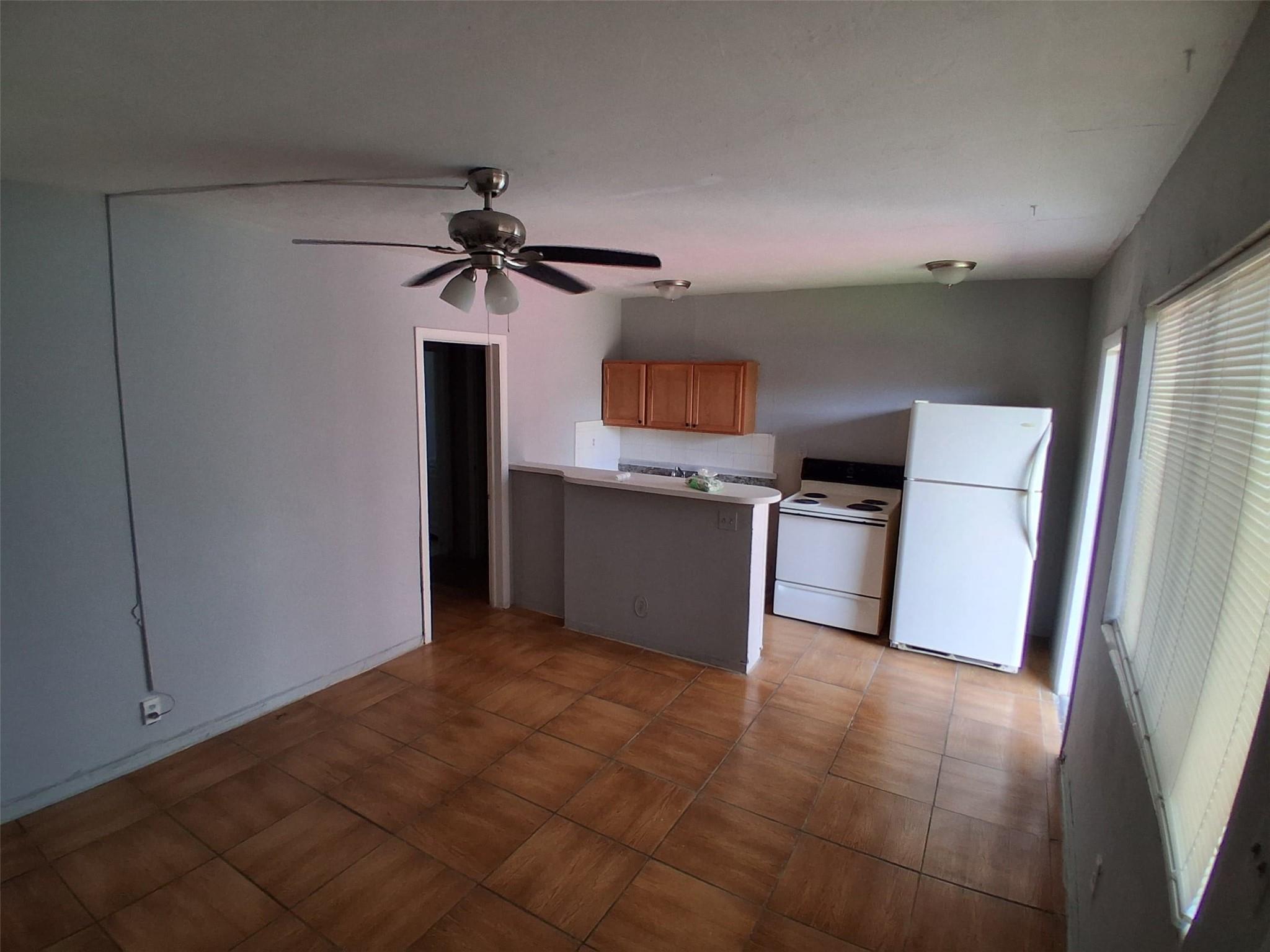 This freshly painted and cleaned 1 bed 1 bath apartment offers comfort and practicality in a central Hollywood location. The unit features tile flooring throughout and brand-new kitchen cabinets. Window blinds, ceiling fans
Included in the rent are water, landscaping service, and monthly pest control. This unit is ready for immediate occupancy. NO PETS. First & Security. Easy rapid screening. Located in the West Hollywood area just off 441, the property offers convenient access to shopping centers, dining, major roadways, and public transportation. It is also within a short drive of Broward College South Campus, Pembroke Pines, and downtown Hollywood.
Quiet residential setting with off-street parking.