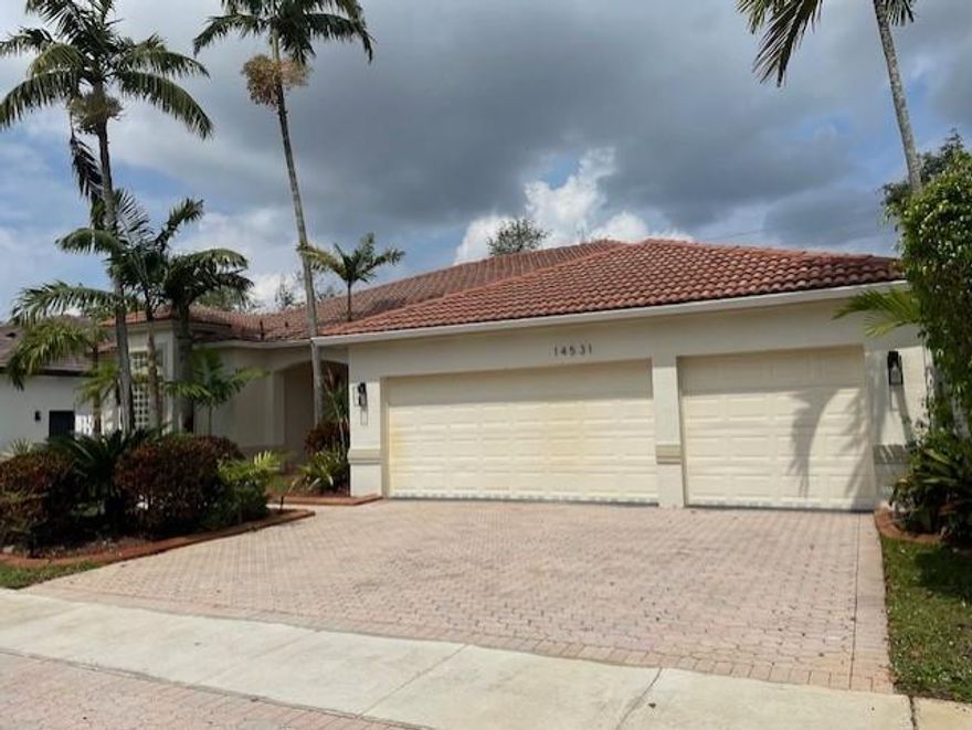 THIS SINGLE BEAUTIFUL FAMILY HOUSE, 4 BEDROOMS 3 BATHS, TILE FLOORS THROUGHT THE HOUSE, WOOD FLOORS IN THE BEDROOMS, HUGE MASTER BEDROOM WITH ACCESS TO THE PATIO AND THE POOL , DOBLE SINK IN THE MASTER BATHROOM, SHOWER AND SEPARATE TOILET AREA, A NICE SITTING AREA. FORMAL DINNING ROOM OR STUDIO, BIG SPACIOUS PATIO WITH A NICE RELAXING POOL GREAT FOR FAMILY ENTERTEINING, LOCATED IN THE PRESTIGE NEIGHBORHOOD OF WINDSOR PALMS IN THE HEART OF MIRAMAR. EASY ACCESS TO I-75 , GATE COMMUNITY, DONT MISS IT THIS SINGLE BEAUTIFUL FAMILY HOUSE, 4 BEDROOMS 3 BATHS, TILE FLOORS THROUGHT THE HOUSE, WOOD FLOORS IN THE BEDROOMS, HUGE MASTER BEDROOM WITH ACCESS TO THE PATIO AND THE POOL , DOBLE SINK IN THE MASTER BATHROOM, SHOWER AND SEPARATE TOILET AREA, A NICE SITTING AREA. FORMAL DINNING ROOM OR STUDIO, BIG SPACIOUS PATIO WITH A NICE RELAXING POOL GREAT FOR FAMILY ENTERTEINING, LOCATED IN THE PRESTIGE NEIGHBORHOOD OF WINDSOR PALMS IN THE HEART OF MIRAMAR. EASY ACCESS TO I-75 , GATE COMMUNITY, DONT MISS IT