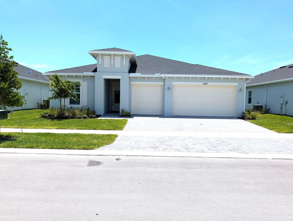 Photo of 1332 SE Willow Oaks Street, Port Saint Lucie, FL 34984 (MLS # B26027153)