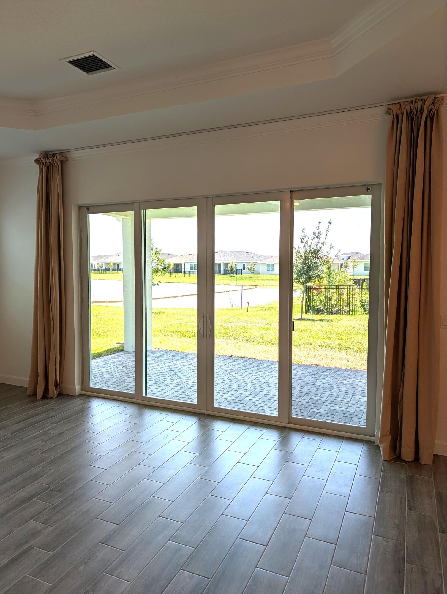REPLAT OF VERANDA PRESERVE EAST - Residential Lease
