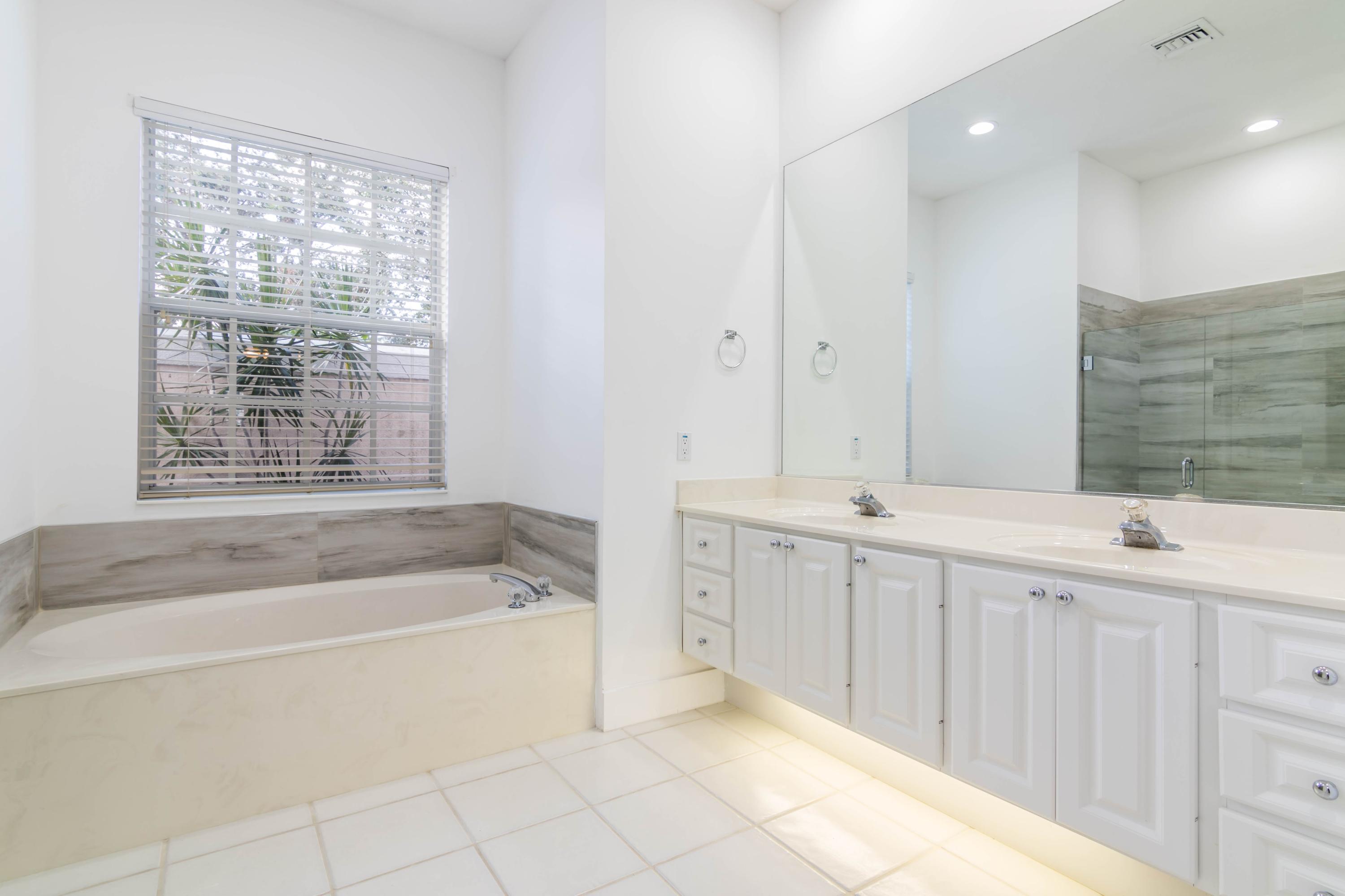 RIVERWALK - Residential