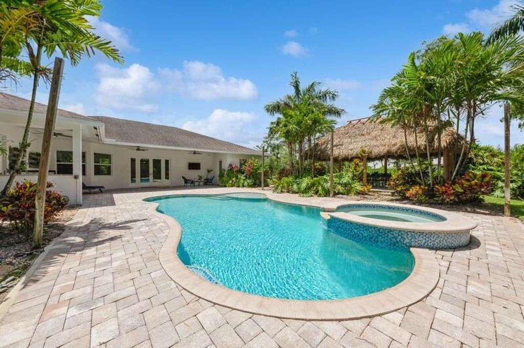 Photo of 15214 87th Trail N, Palm Beach Gardens, FL 33418 (MLS # R11101621)