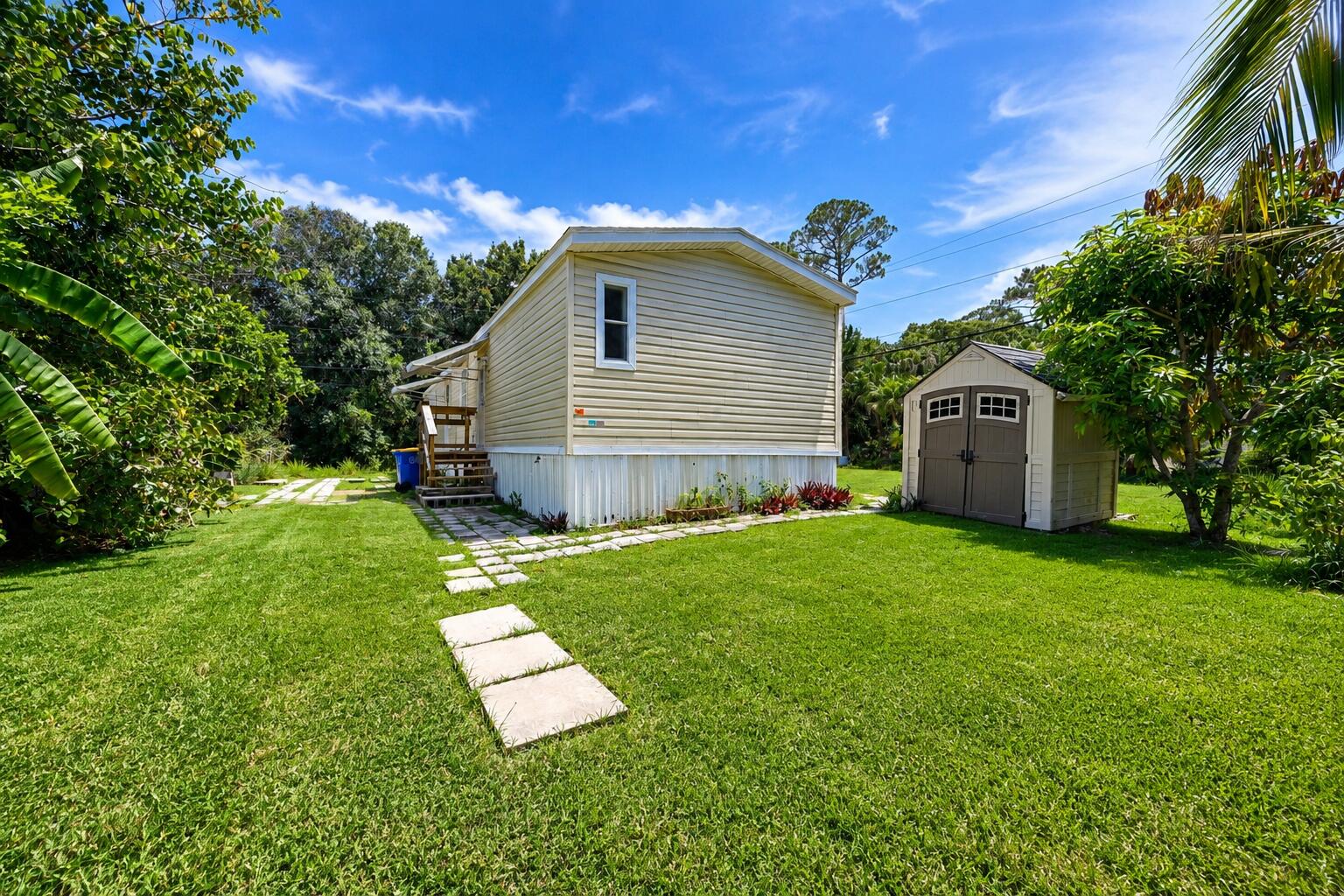 8137 SW WILDWOOD Drive, Stuart, FL, 34997/$265,000 2 8137 SW WILDWOOD Drive