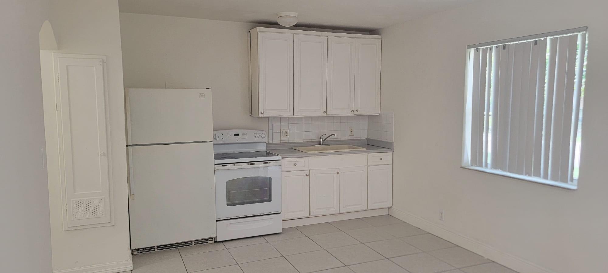 North Hollywood 4-1 B - Residential Lease